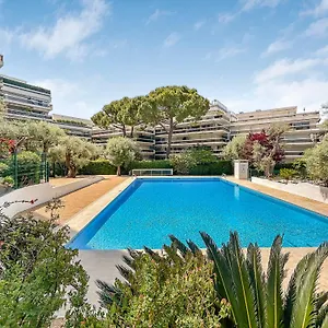  Hébergement de vacances Joli 4 Pers Piscine Confort France